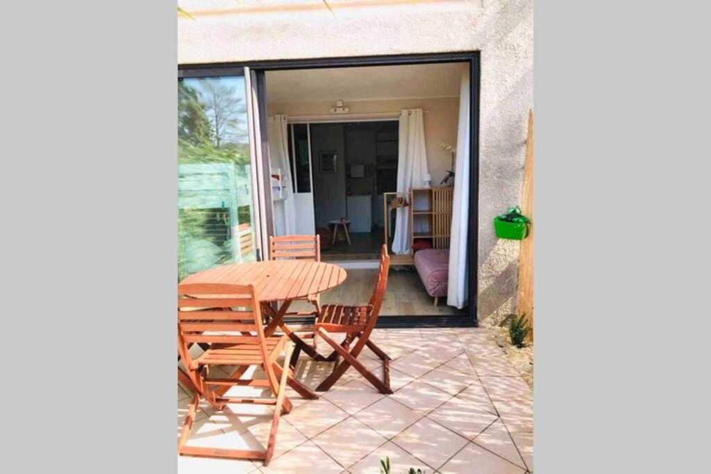 La Petite Pinede Studio Climatise Proche Plage Sanary-sur-Mer Exterior foto